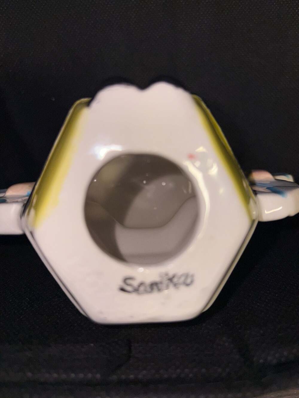 Sanko Ceramic Bee Figurine Geometric Design - Picture 3 of 3